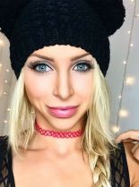 Alix Lynx's Portrait Photos - Wall Of Celebrities