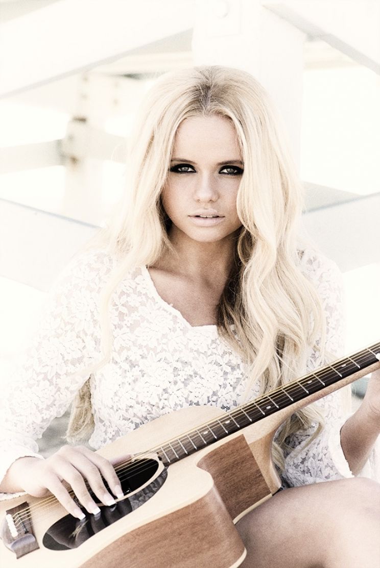 Alli Simpson