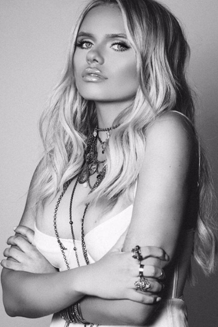 Alli Simpson