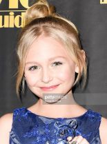 Alyvia Alyn Lind