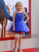 Alyvia Alyn Lind