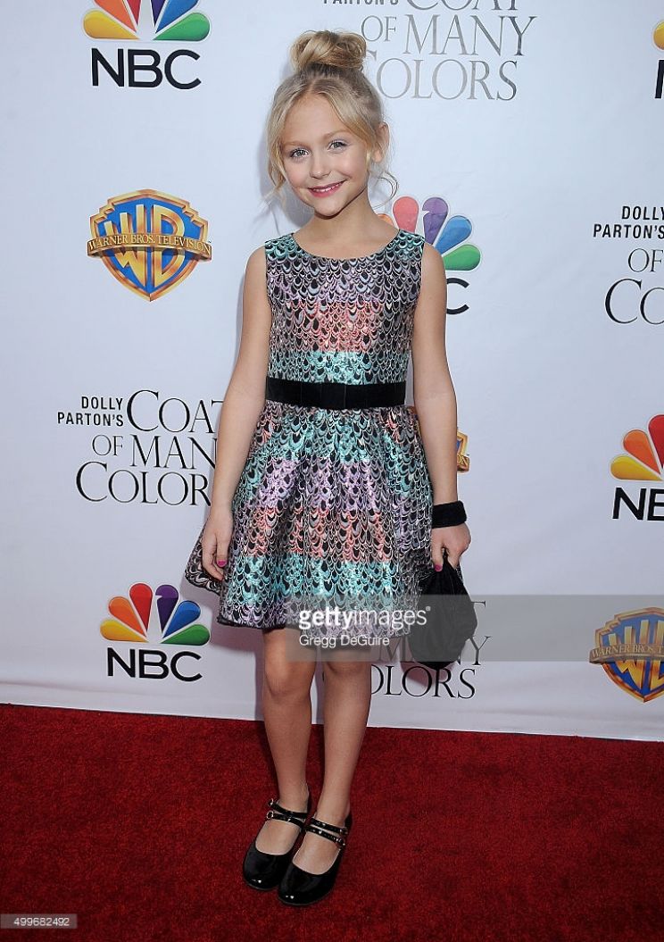 Alyvia Alyn Lind