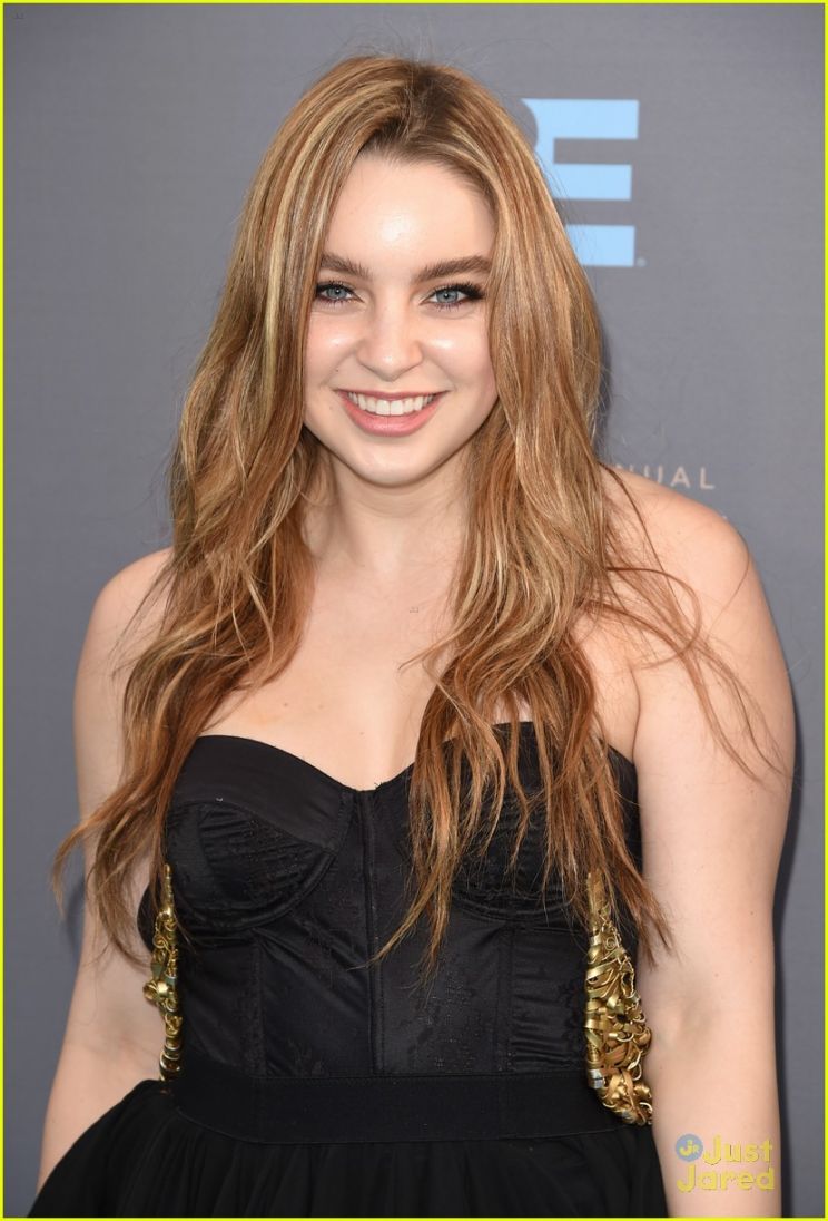 Alyvia Alyn Lind