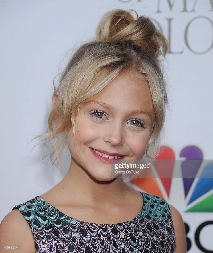 Alyvia Alyn Lind
