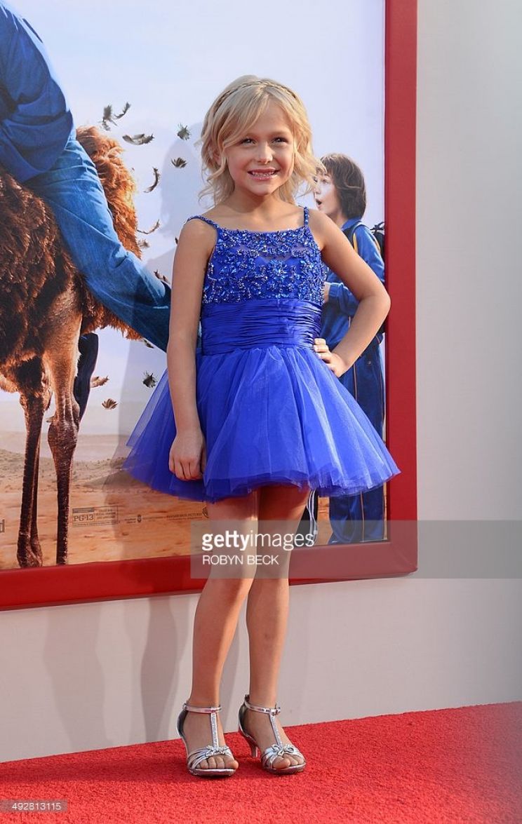 Alyvia Alyn Lind