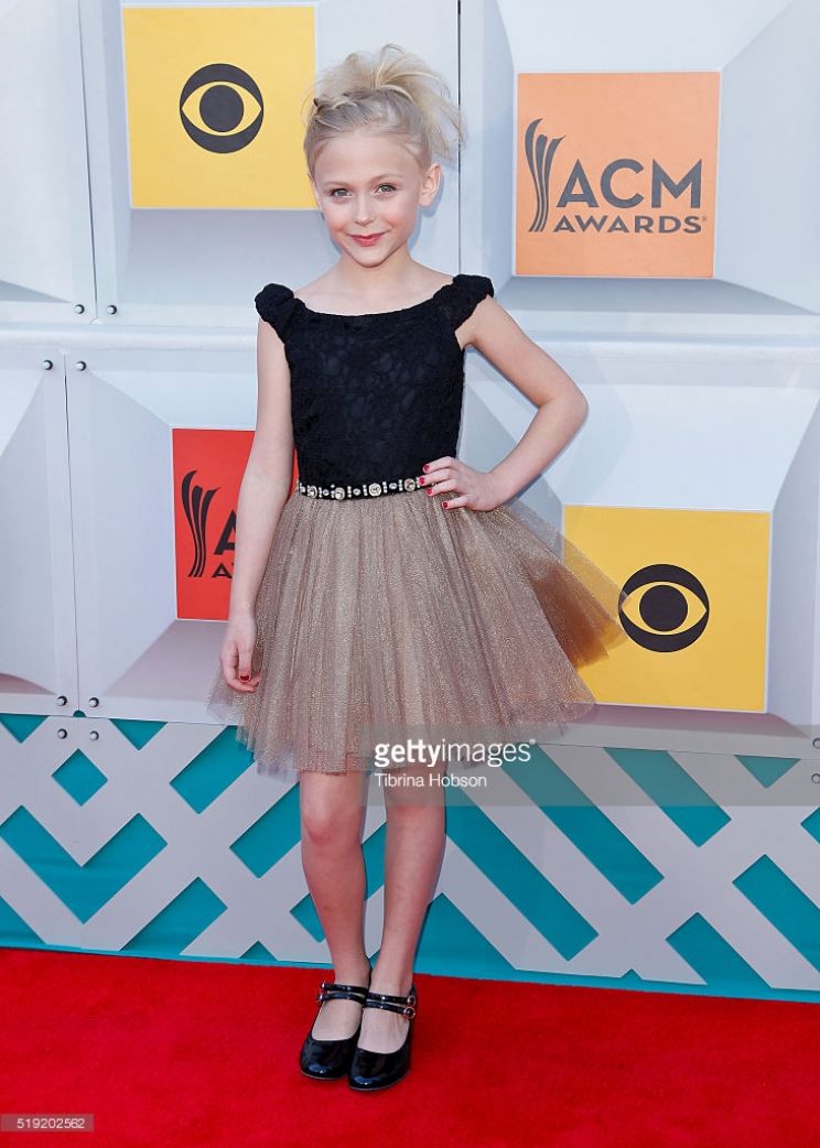 Alyvia Alyn Lind