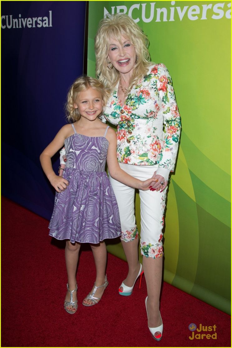 Alyvia Alyn Lind