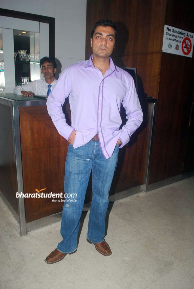 Alyy Khan