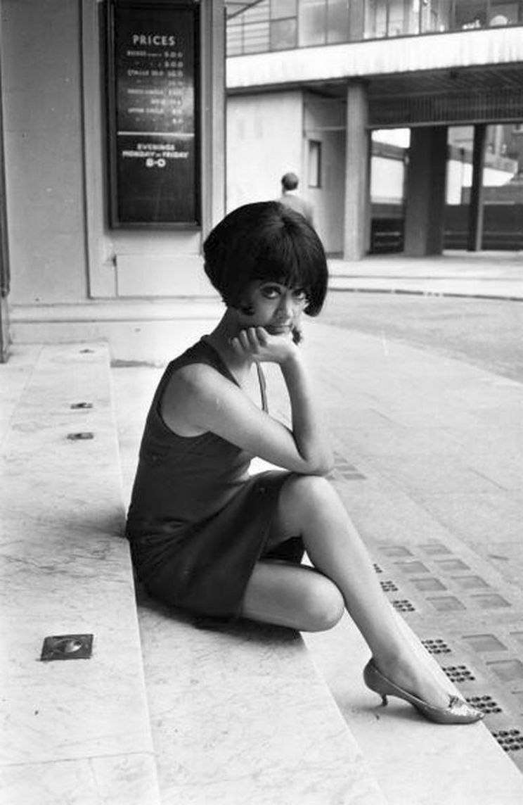 Amanda Barrie