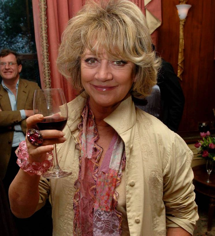 Amanda Barrie