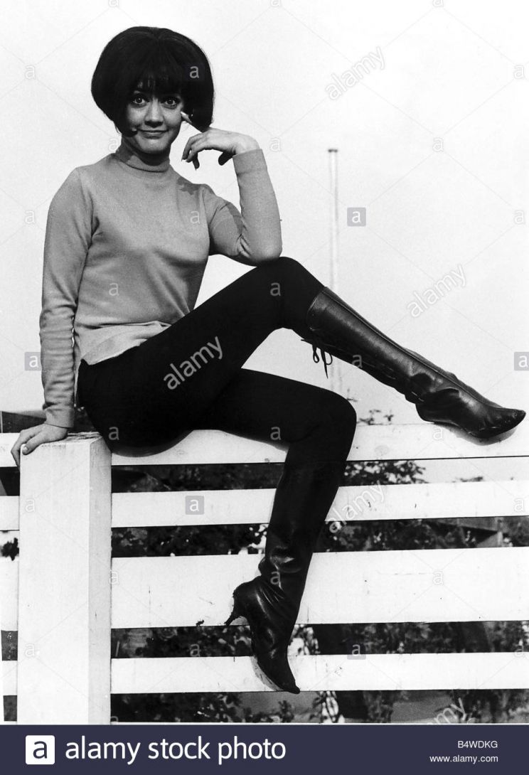 Amanda Barrie