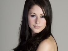 Amanda Crew