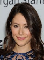 Amanda Crew