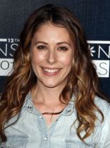 Amanda Crew
