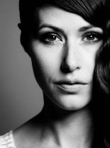 Amanda Crew photo