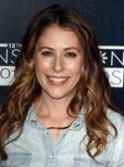 Amanda Crew