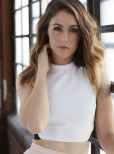 Amanda Crew