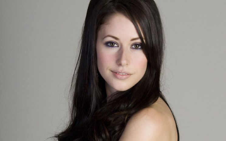 Amanda Crew