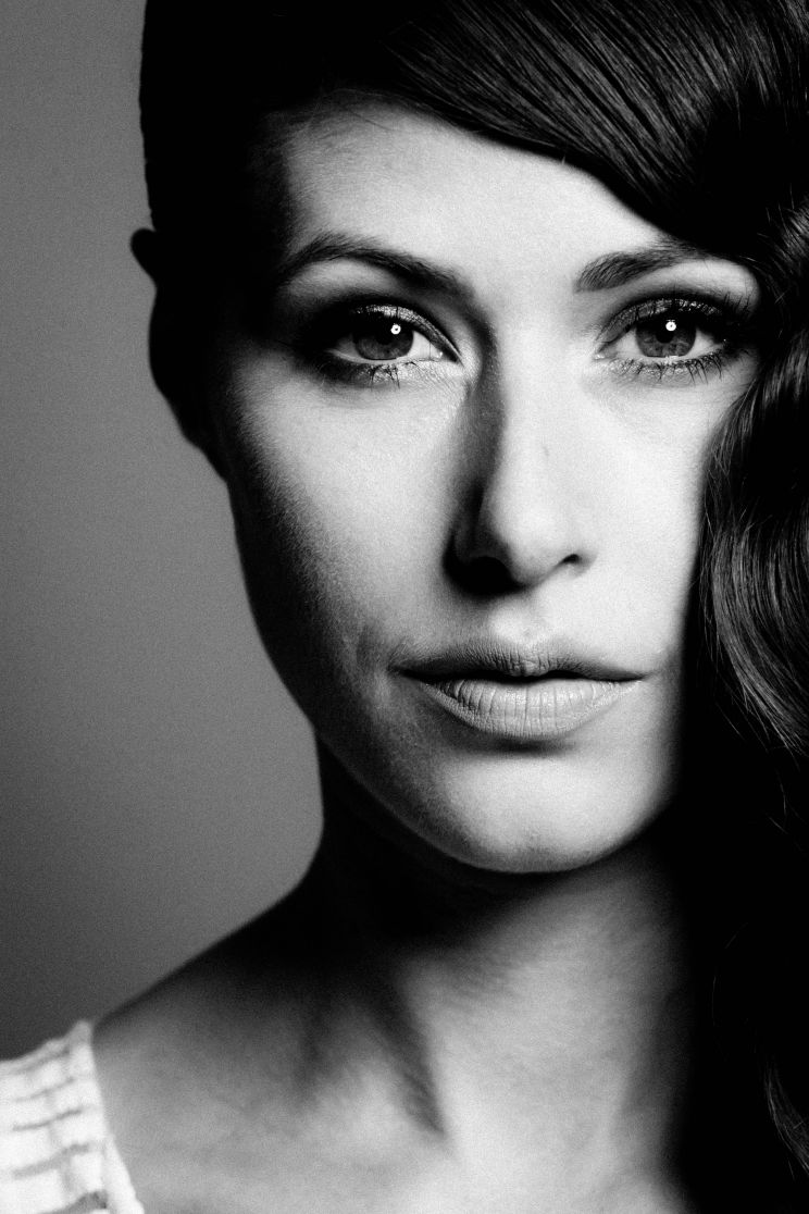 Amanda Crew
