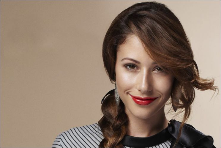 Amanda Crew