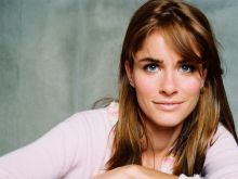 Amanda Elwes
