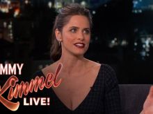 Amanda Peet photo
