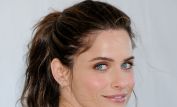 Amanda Peet