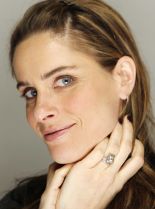 Amanda Peet photo