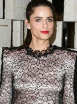 Amanda Peet photo