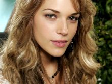 Amanda Righetti