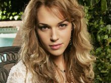 Amanda Righetti photo