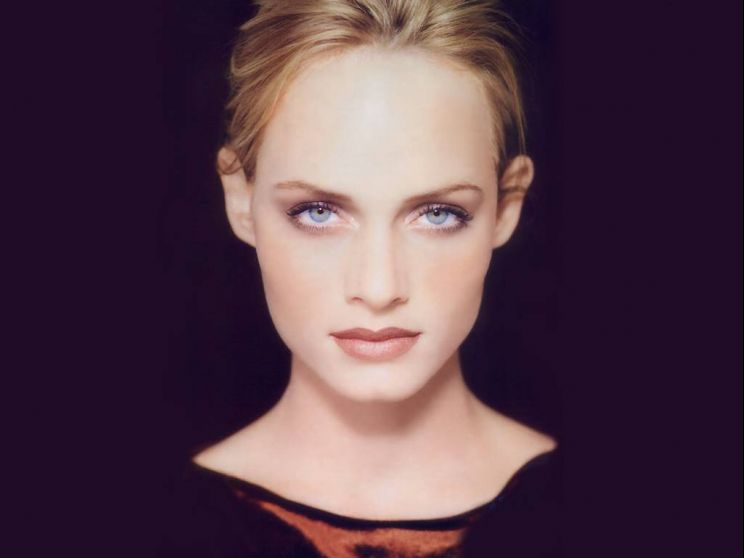 Amber Valletta