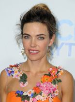 Amelia Heinle photo