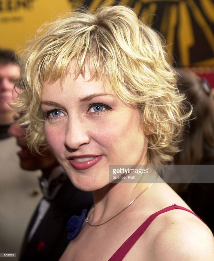 Amy Carlson