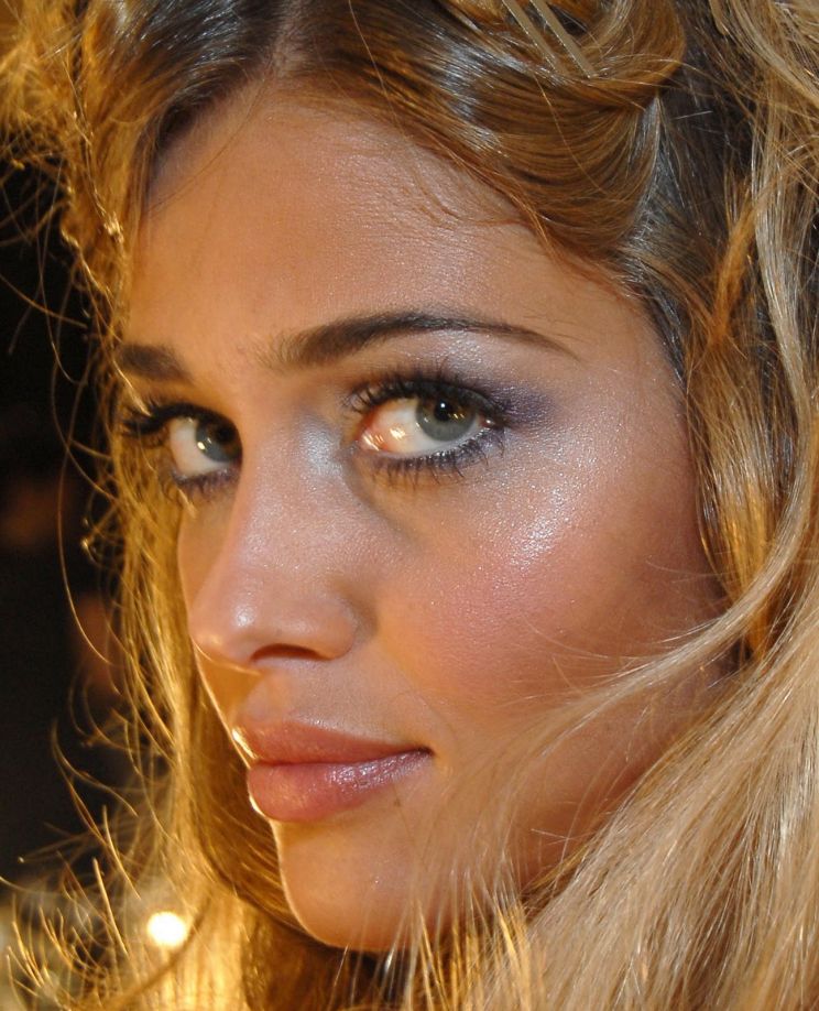 Ana Beatriz Barros