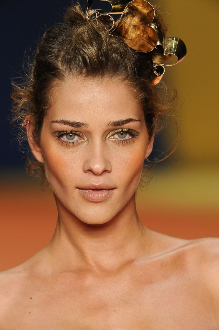 Ana Beatriz Barros