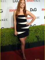 Andrea Bowen photo