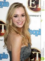 Andrea Bowen photo