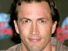 Andrew Shue