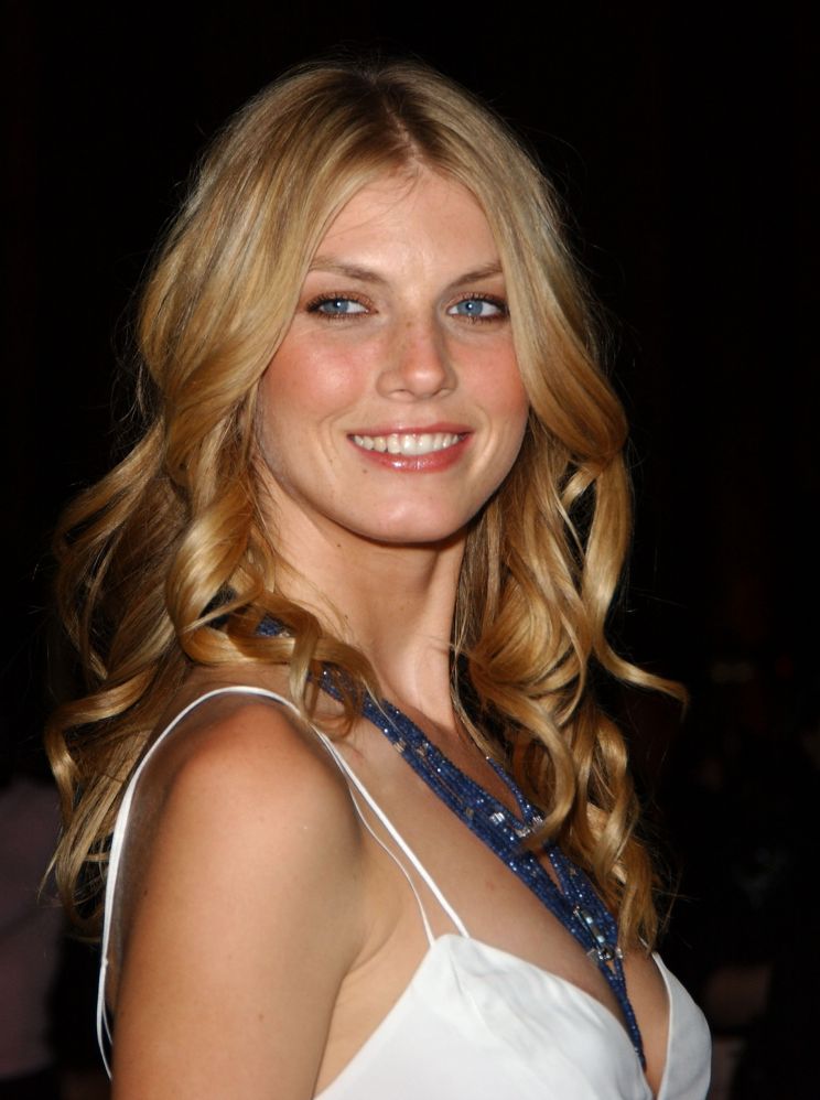 Angela Lindvall