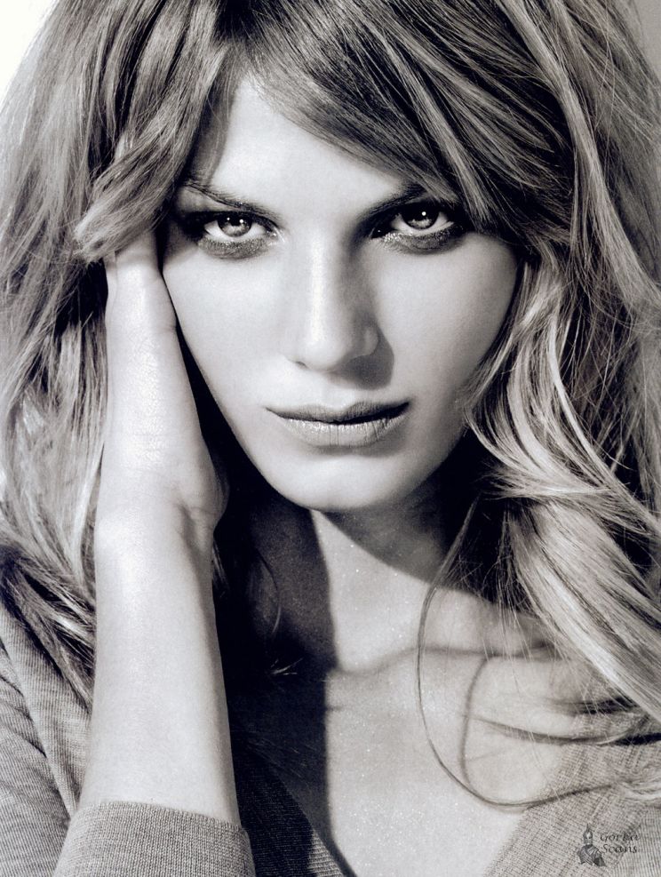 Angela Lindvall