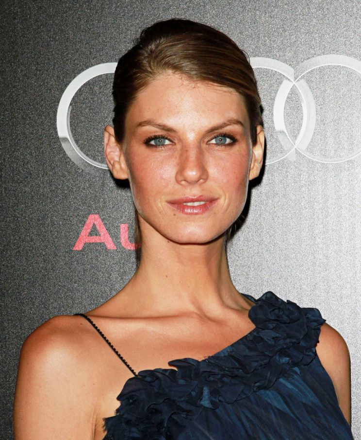 Angela Lindvall