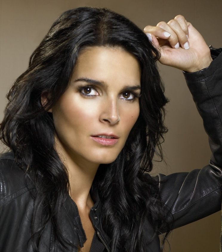 Angie Harmon