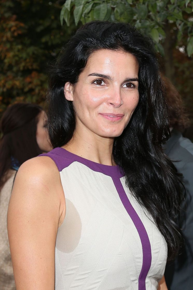 Angie Harmon