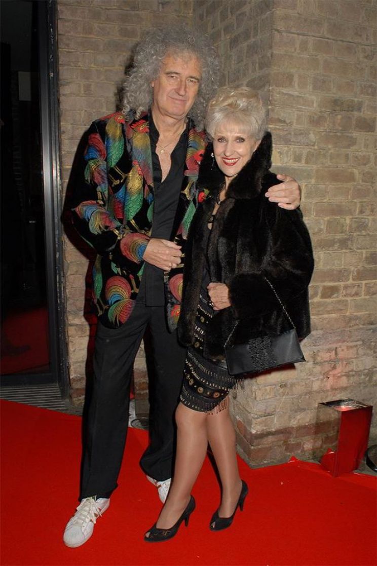 Anita Dobson