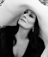 Anjelica Huston