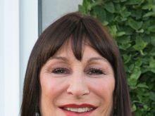 Anjelica Huston