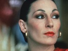 Anjelica Huston