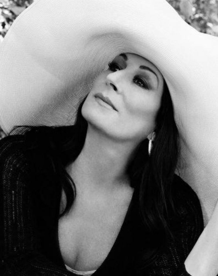 Anjelica Huston