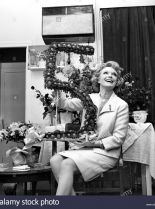 Anna Neagle #2810296 picture (Portrait Medium)